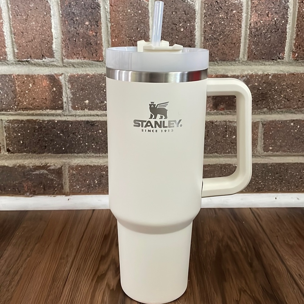 Cream Stanley 40oz Quencher